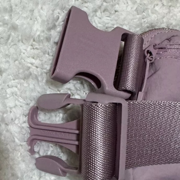 Lululemon RARE Everywhere Belt Bag - Antoinette - OG Strap - Hallow Gold Logo - Picture 6 of 9